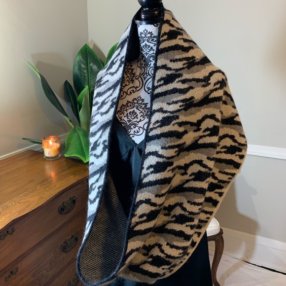 DVF Infinity Scarf - Picture 6 of 10